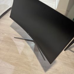 AOC Curved Gamin Monitor