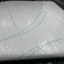 CALIFORNIA KING SIZE TEMPURPEDIC PROADAPT (MEDIUM) MATTRESS & BOX SPRINGS BED SET