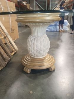 Elegant round dining