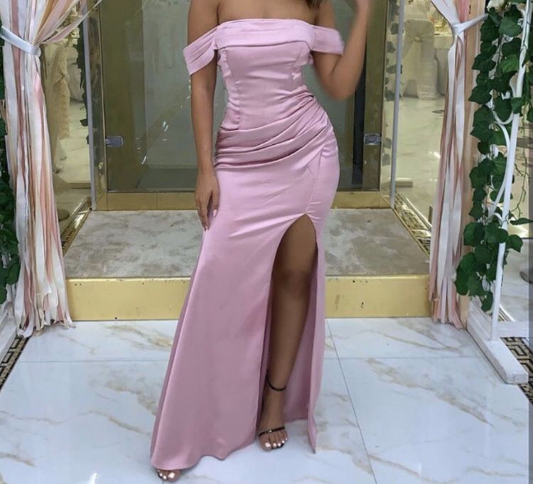 Fashionnova pink prom dress size: M