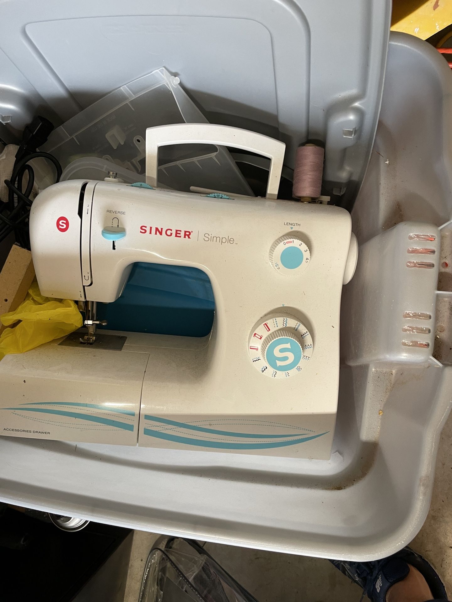 Singer Simple Sewing Machine