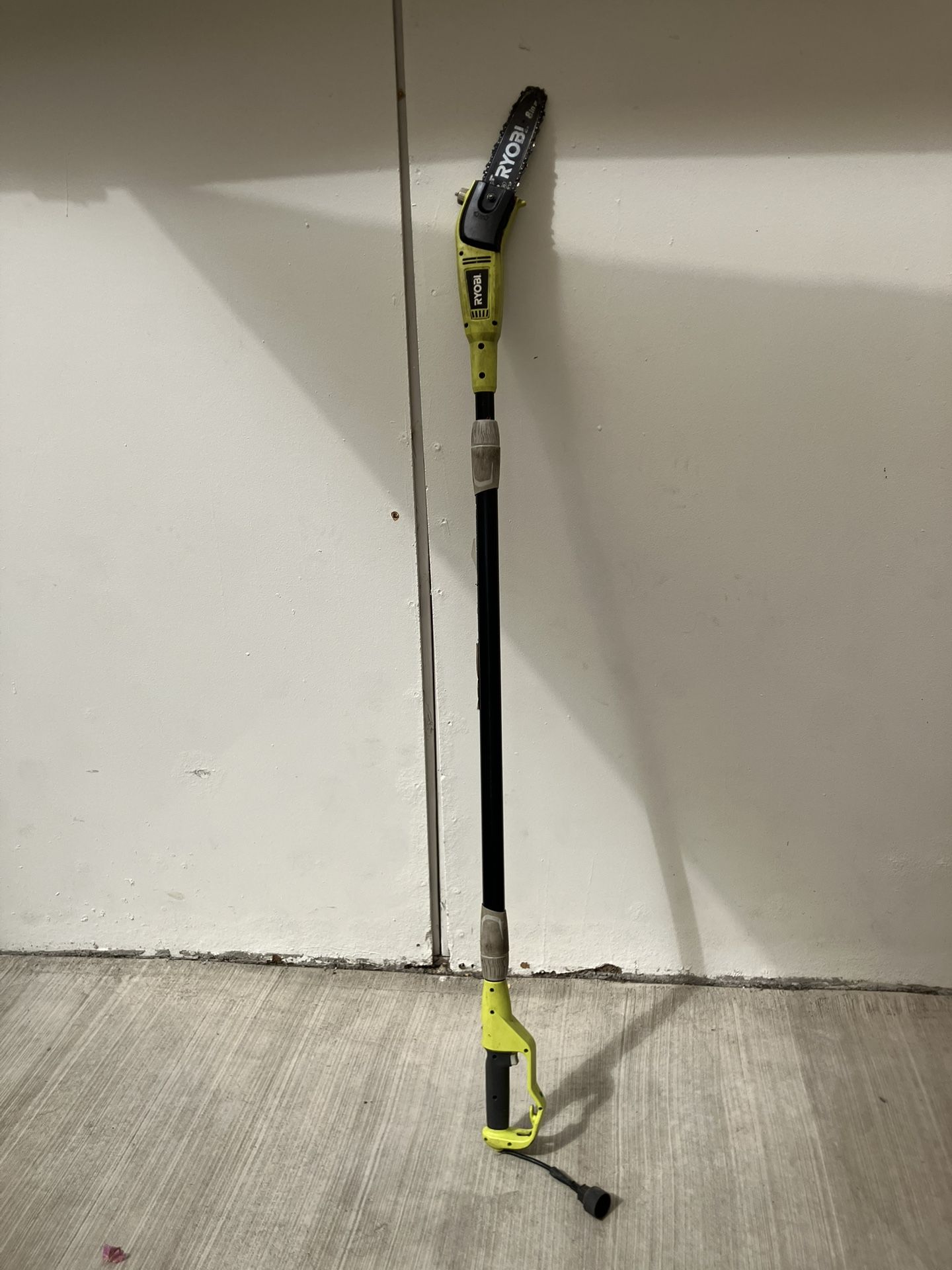 Ryobi 8in 6 Amp Pole Saw.