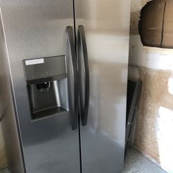Frigidaire Side By Side Refrigerator Like Bew