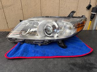 2011 2012 2013 2014 2015 2016 2017 2018 2019 2020 TOYOTA SIENNA LEFT SIDE HEADLIGHT OEM USED