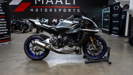 2017 Yamaha R1M