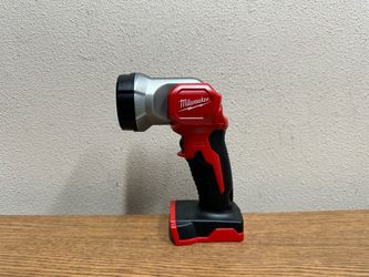 Milwaukee 2735-20 M18 18-Volt Lithium-Ion Cordless 100 Lumens LED Flashlight (Tool-Only)