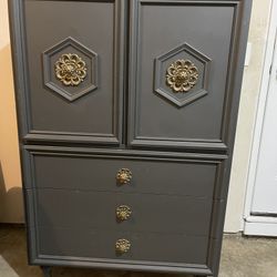 DRESSER