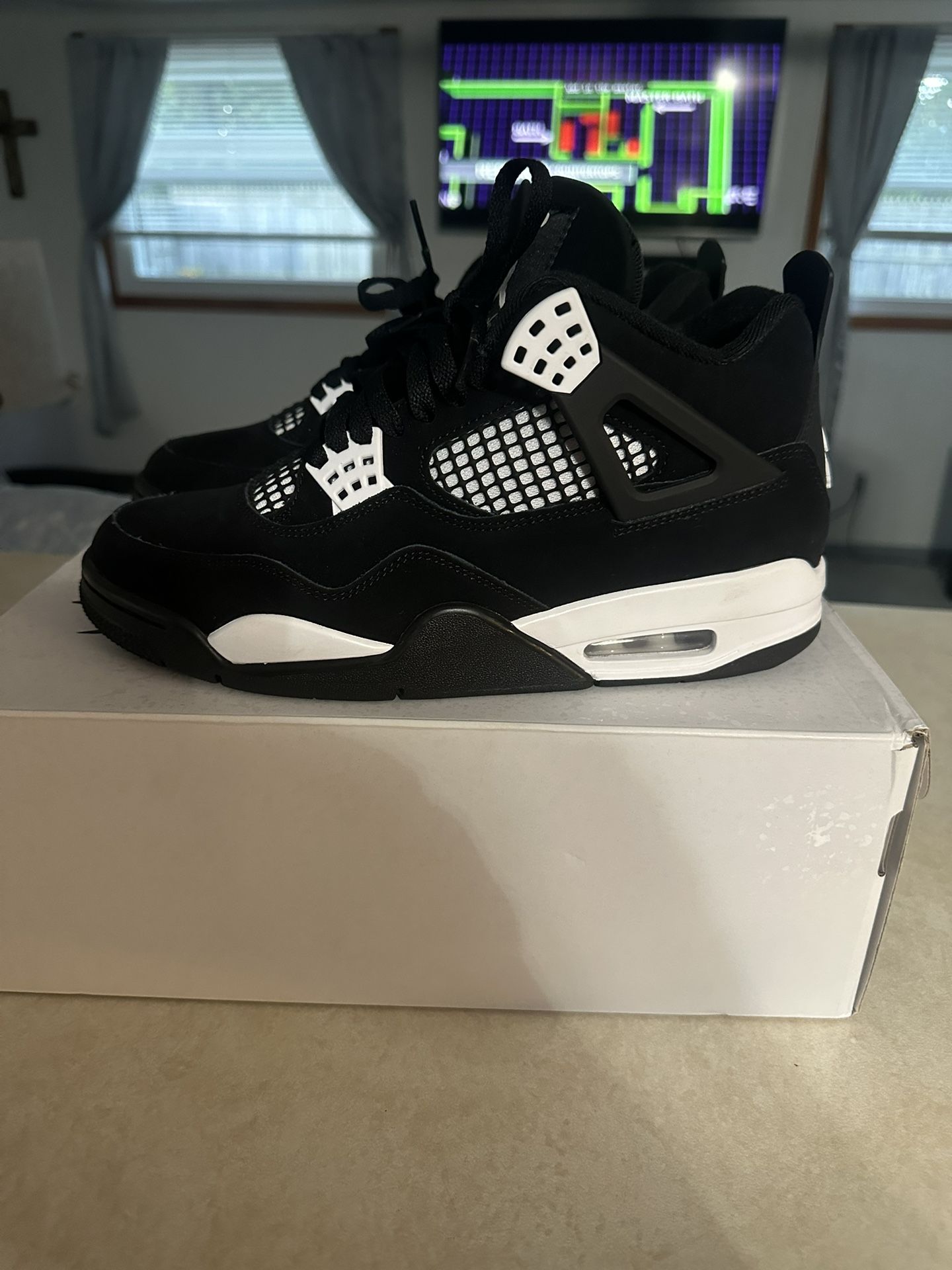 Jordan 4s White Thunder