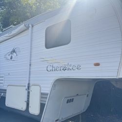 2007 Keystone Tow hauler 