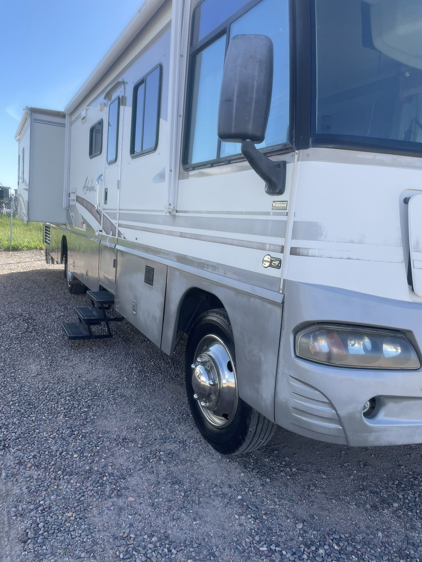 2003 Winnebago adventurer, motorhome Chevy workhorse 35 foot