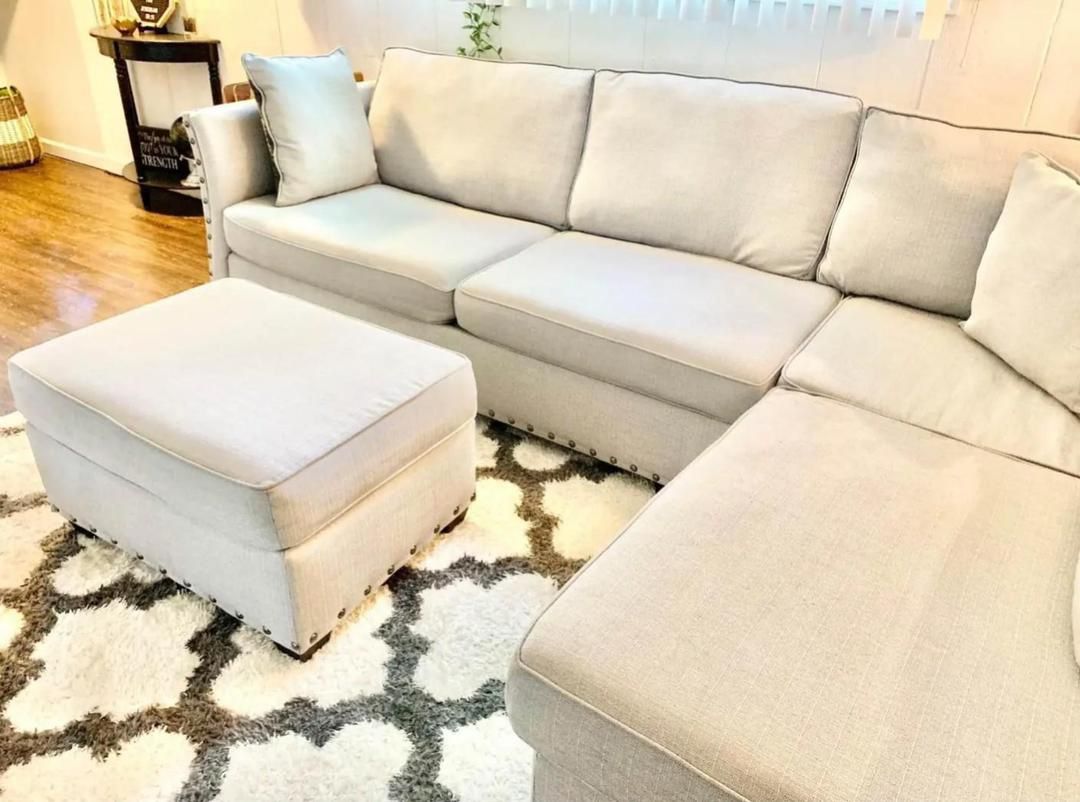 Sectional Couch With Ottoman