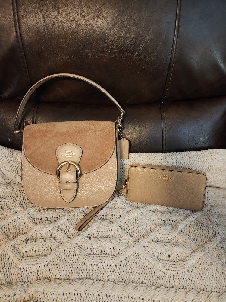 COACH PURSE AND WALLET. IN GREAT CONDITION ASKING $250.00