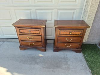 Two nightstand with 3 drawers, in good condition