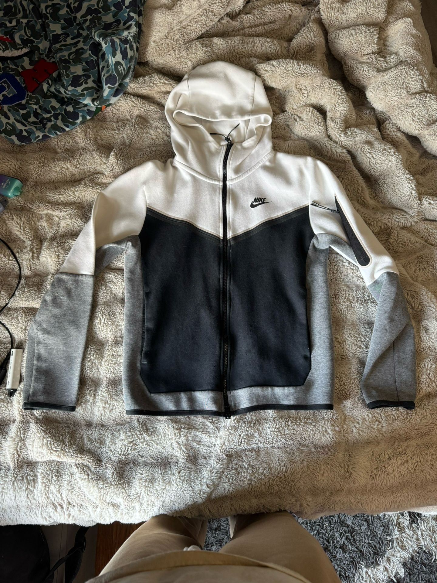 grey and black Nike tech fleece