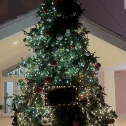 26’ Commercial-Grade Outdoor Christmas Tree (Extendable to 30’) — Complete Set