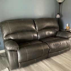 Leather Reclining Sofa & Loveseat W/charging Ports