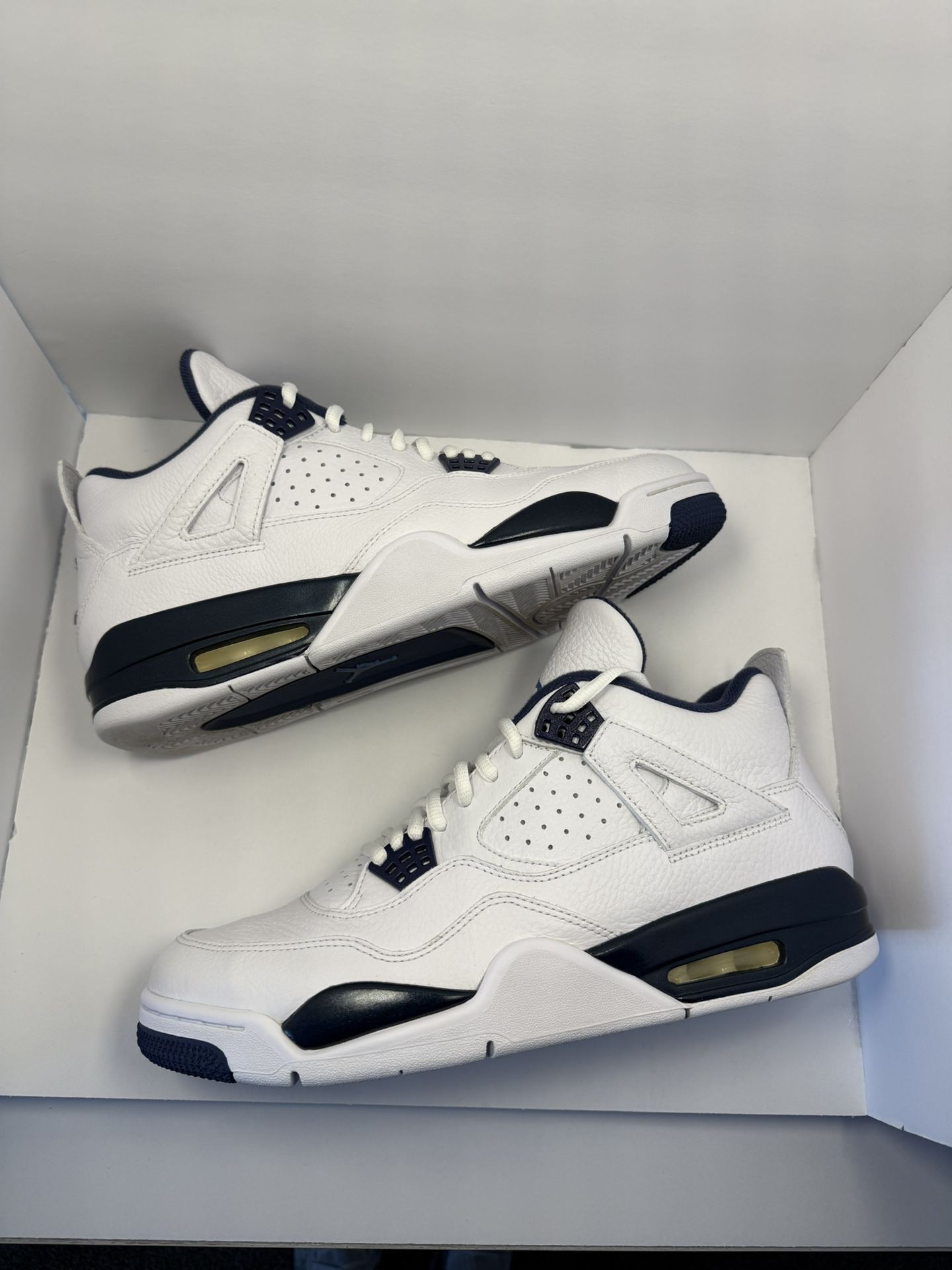 Jordan 4 Columbia (2015)