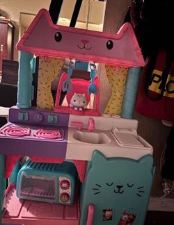 Gabby’s Dollhouse Kitchen, Microwave, and Accessories