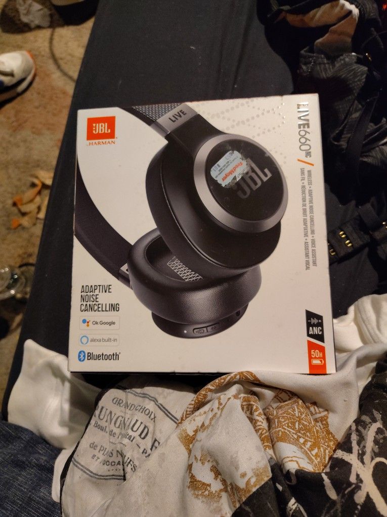 JBL Live 660 NC Wireless Headphones
