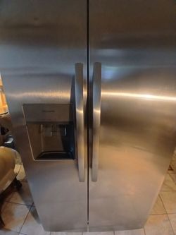 25.6 Cu. Ft. Stainless steel full size side by side refrigerator