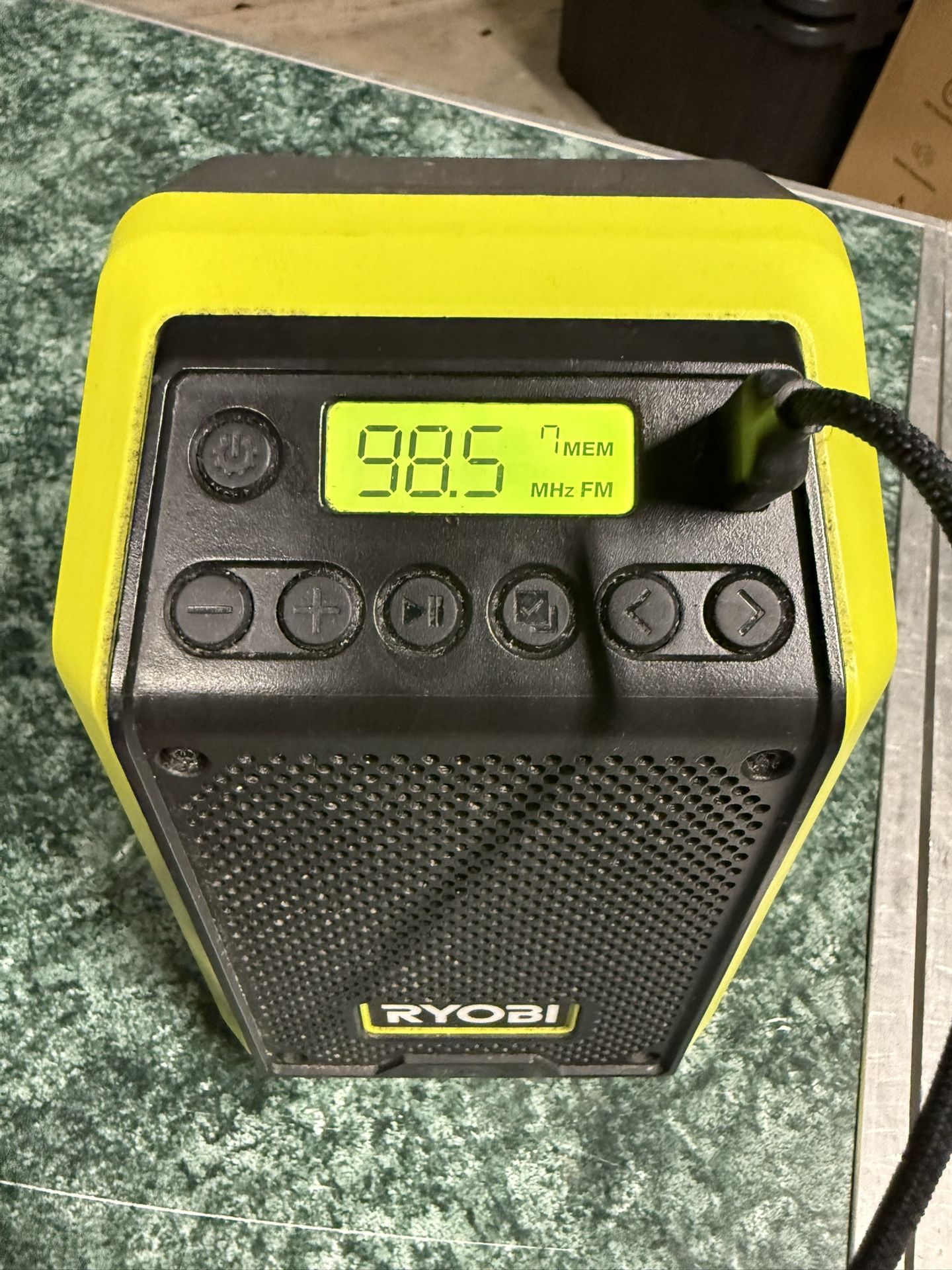 18 V Ryobi Bluetooth/Radio