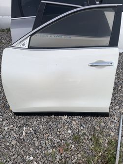 Nissan rouge 2015 driverside door parts