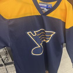 Ccm St Louis Blues Men’s Medium Hockey Jersey 