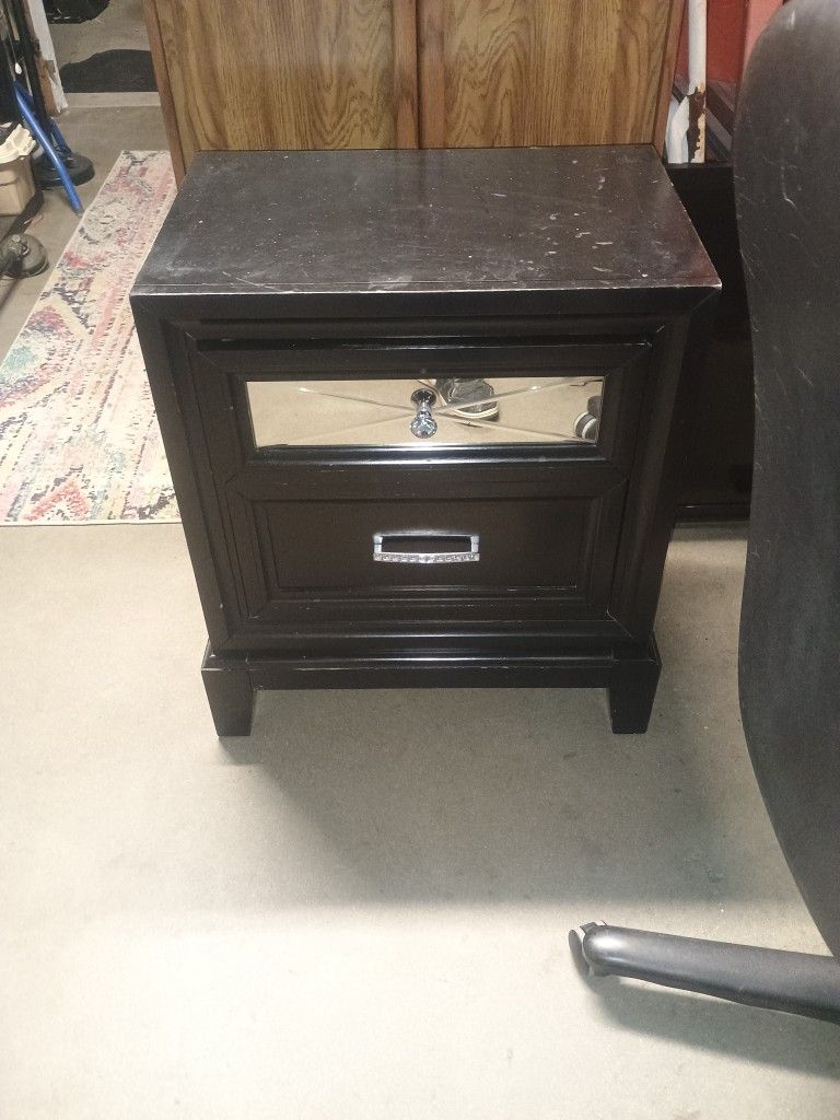 Luxury 2 Drawer Nightstand End Table