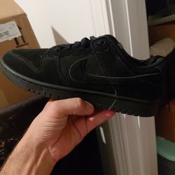 Nike dunk low black cat