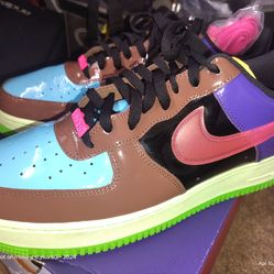 Men's Undefeated size 14