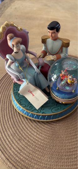 Disney Store Cinderella Snow Globe Figurine