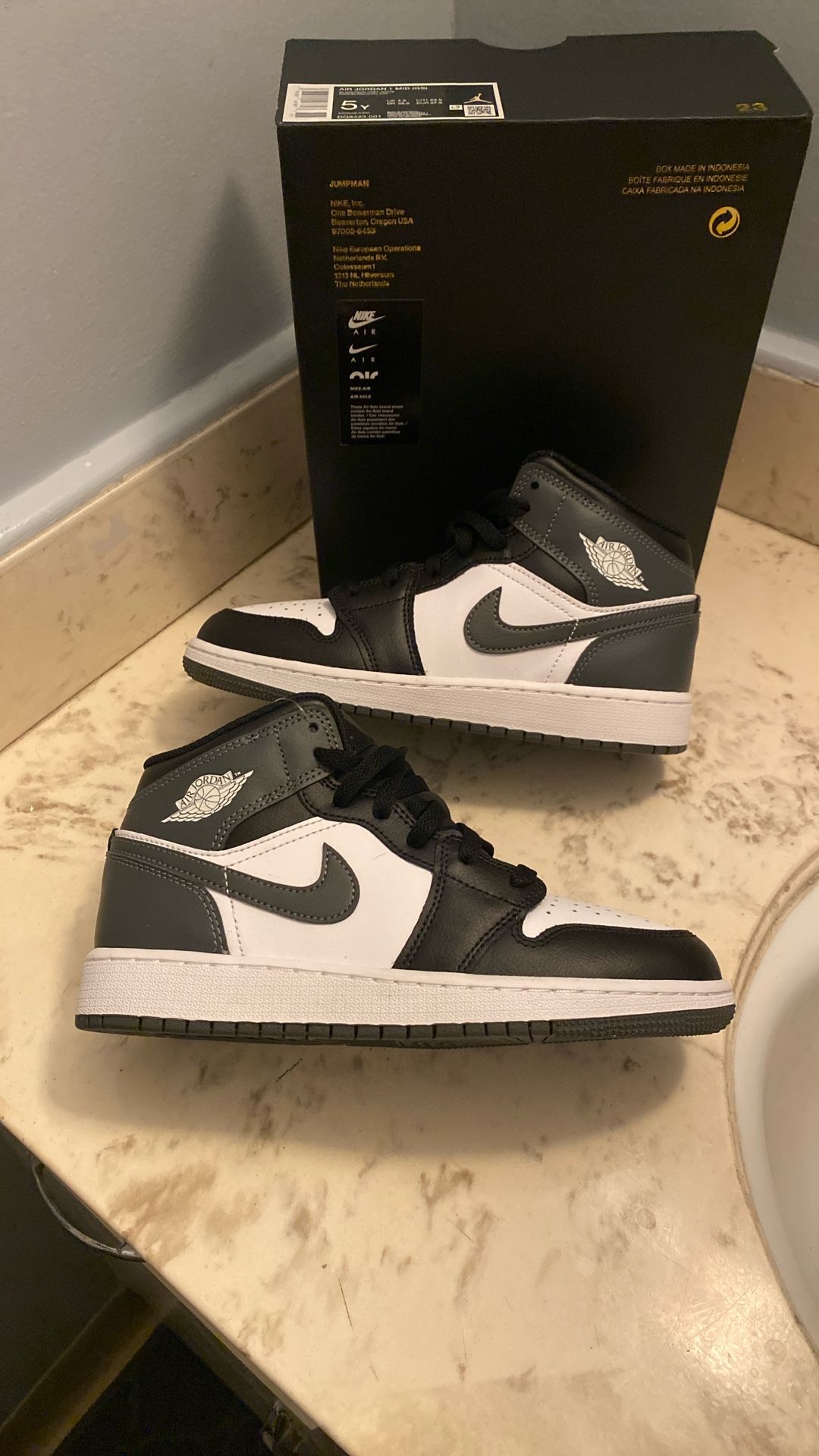 Air Jordan Size 5Y Black White And Gray