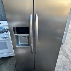 Frigidaire Counter Depth Stainless Steel Side By Side Refrigerador Fully Functional 