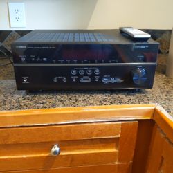 Yamaha Av Receiver Rx-v677 W/ Remote 