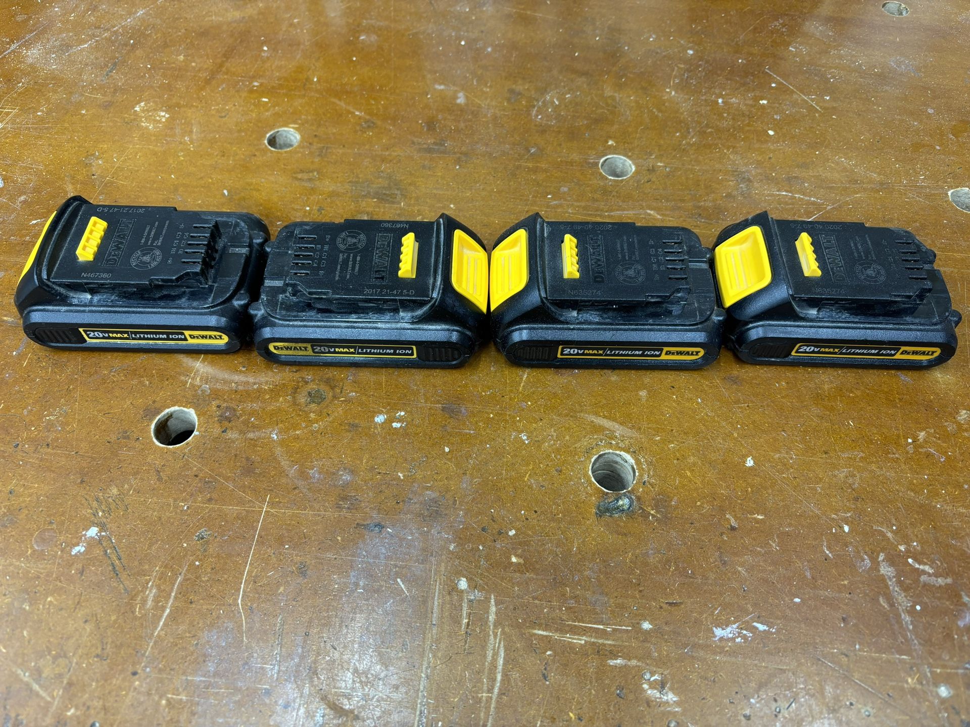 Dewalt 2 Ah Batteries Lot Of 4