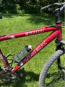 Trek 3700 Mountain Bike – 18” Frame – 26” Wheels