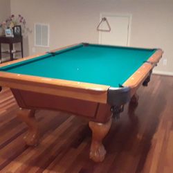 8ft.Beautiful Pool Table &Accessories Included