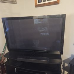 48 Swivel TV Works Good