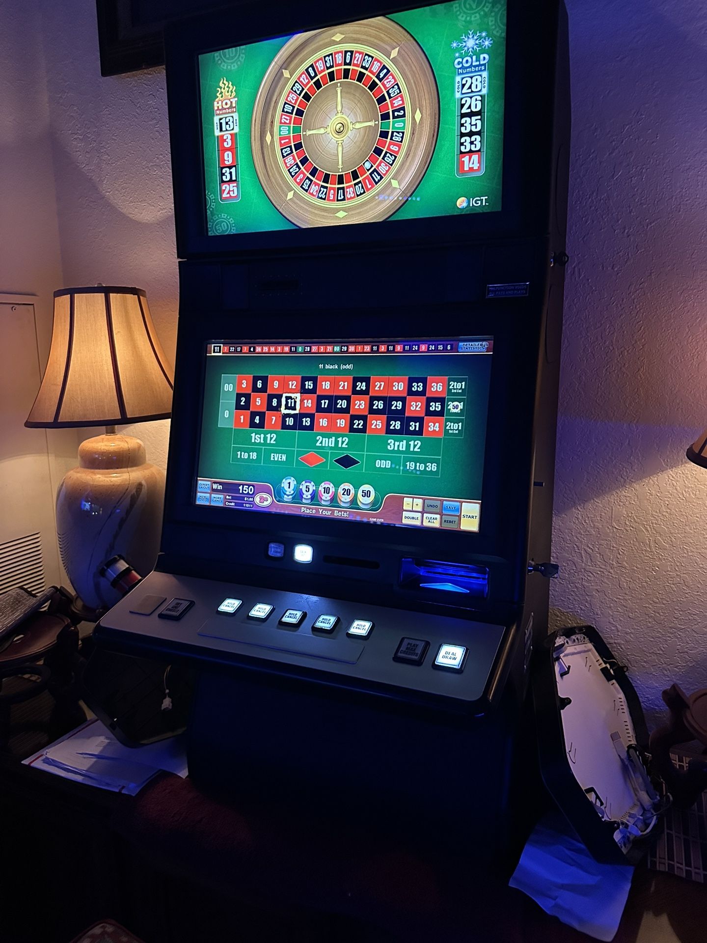 IGT G20 Dual Monitor Multigame Slot Machine