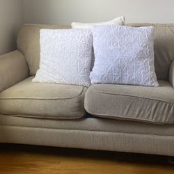 Paula Linen Loveseat 