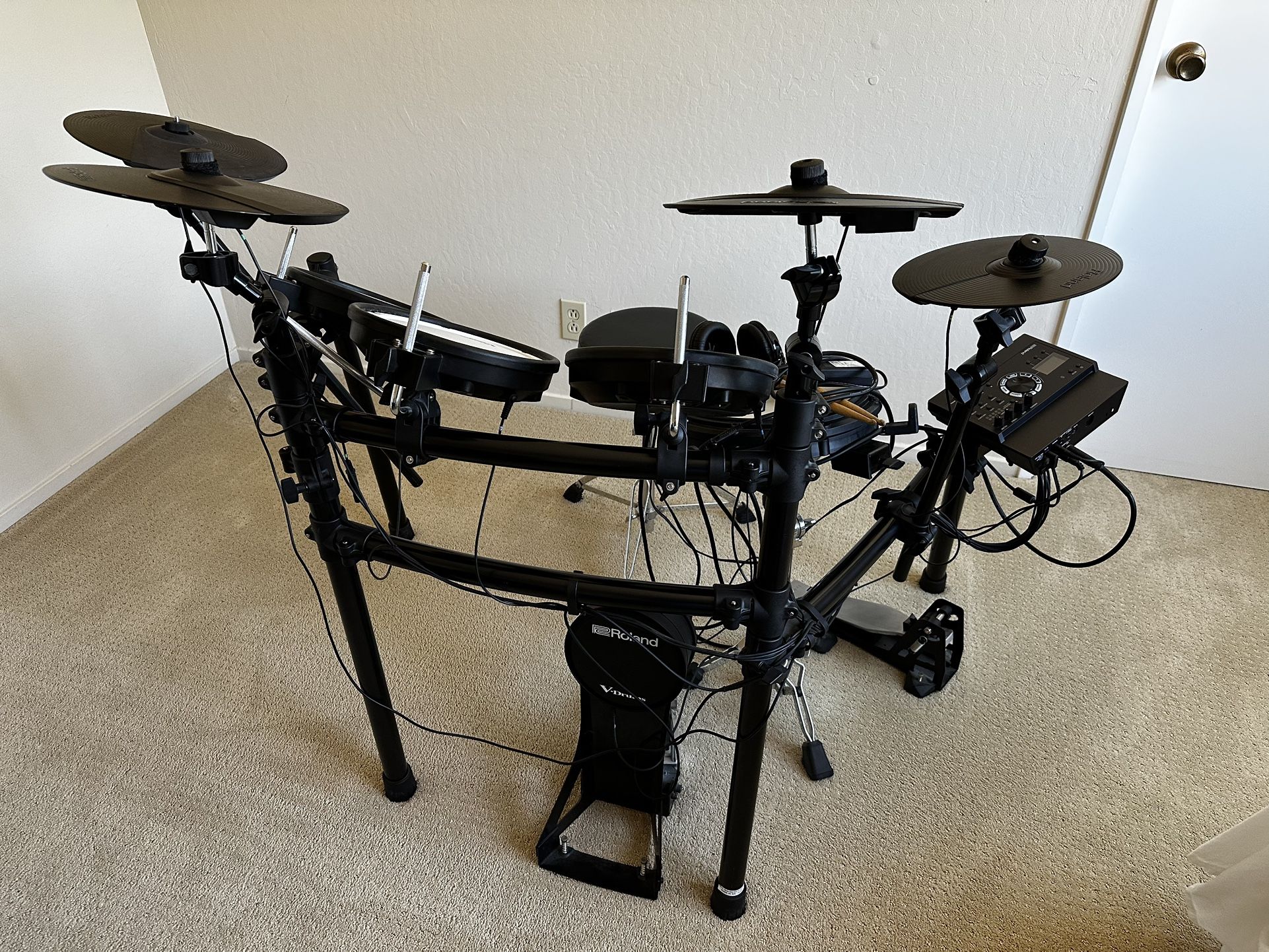 ROLAND Drum Set with SIMMONS Speaker