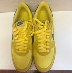 9.5 men Nike field general ‘82 Sneakers Yellow and Green