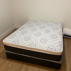 Queen mattress pillow top set with box spring (2pc - new)