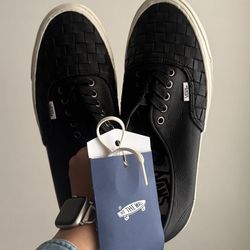LX Authentic 44 Vans (Size 11 US MEN)