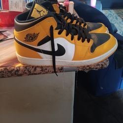 Nike Airjordan Yellows  Used Good Condition 