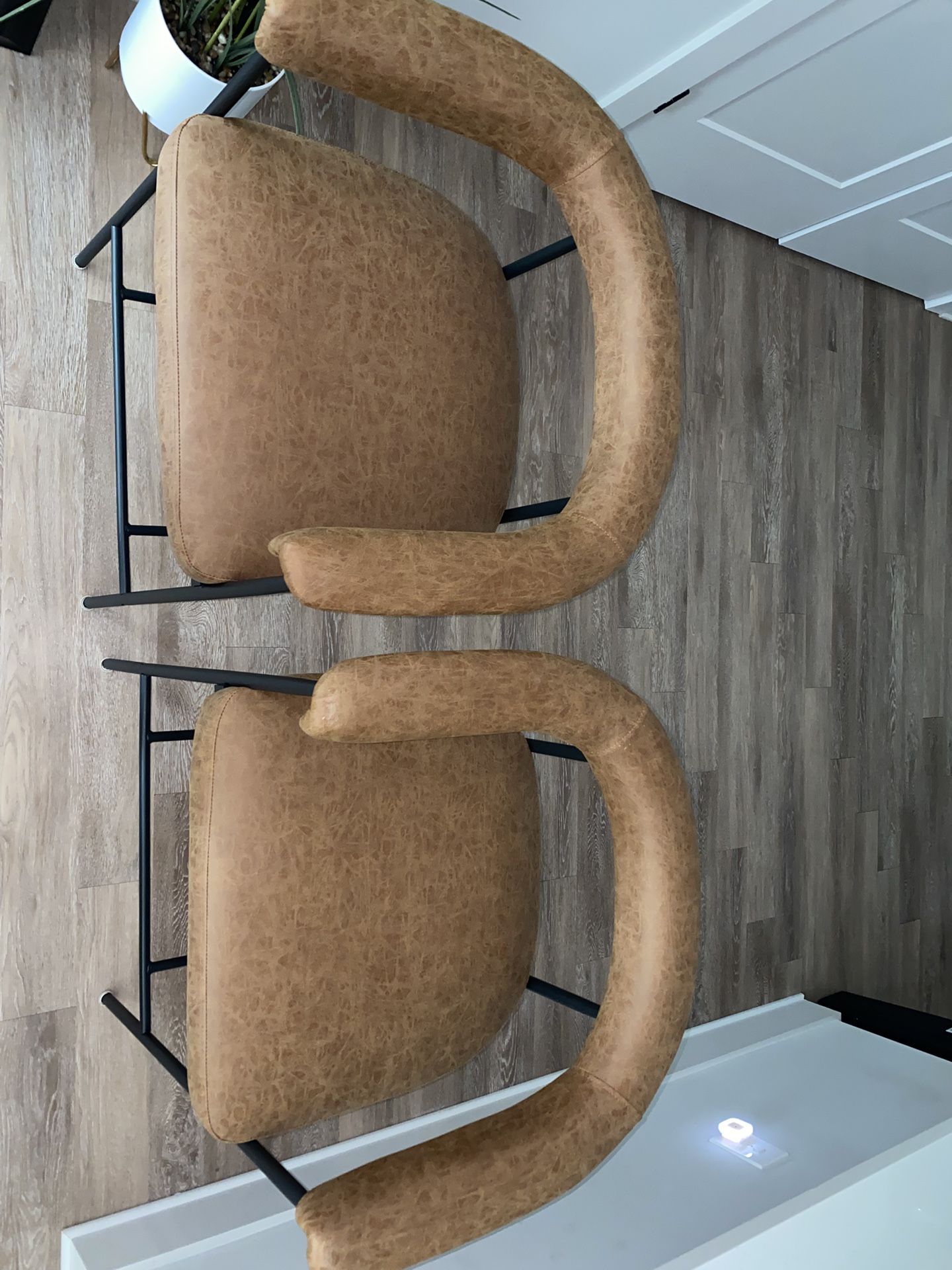 Set of 2 Modern Faux Leather Accent Chairs