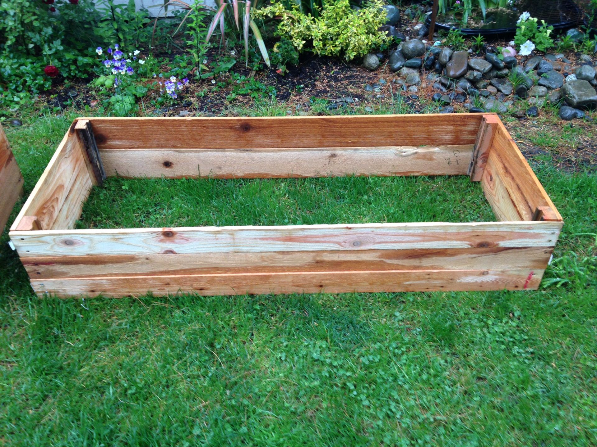 CedAr bottom less raised planter clearance priced $25