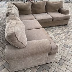 2-Piece Sofa Sectional. In perfect condition!! I can deliver for an additional cost. The price is $250 please keep in mind that it is not new ok. 