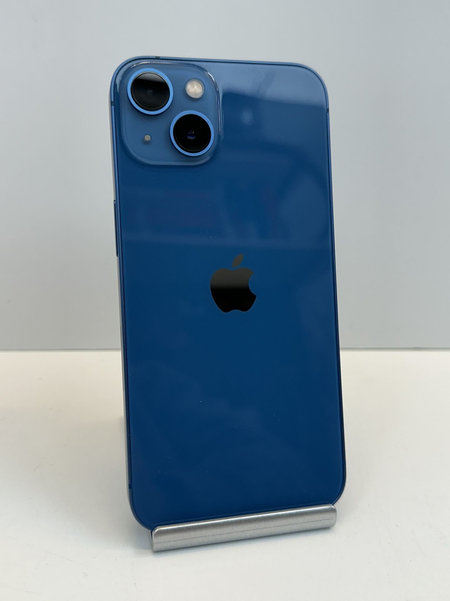 Apple iPhone 13 128gb. ( Fully Unlocked Device )