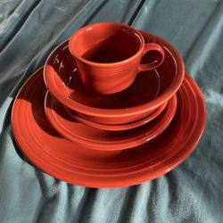 Fiesta Ware Paprika 5 Piece Place Setting Retired Fiestaware -Used
